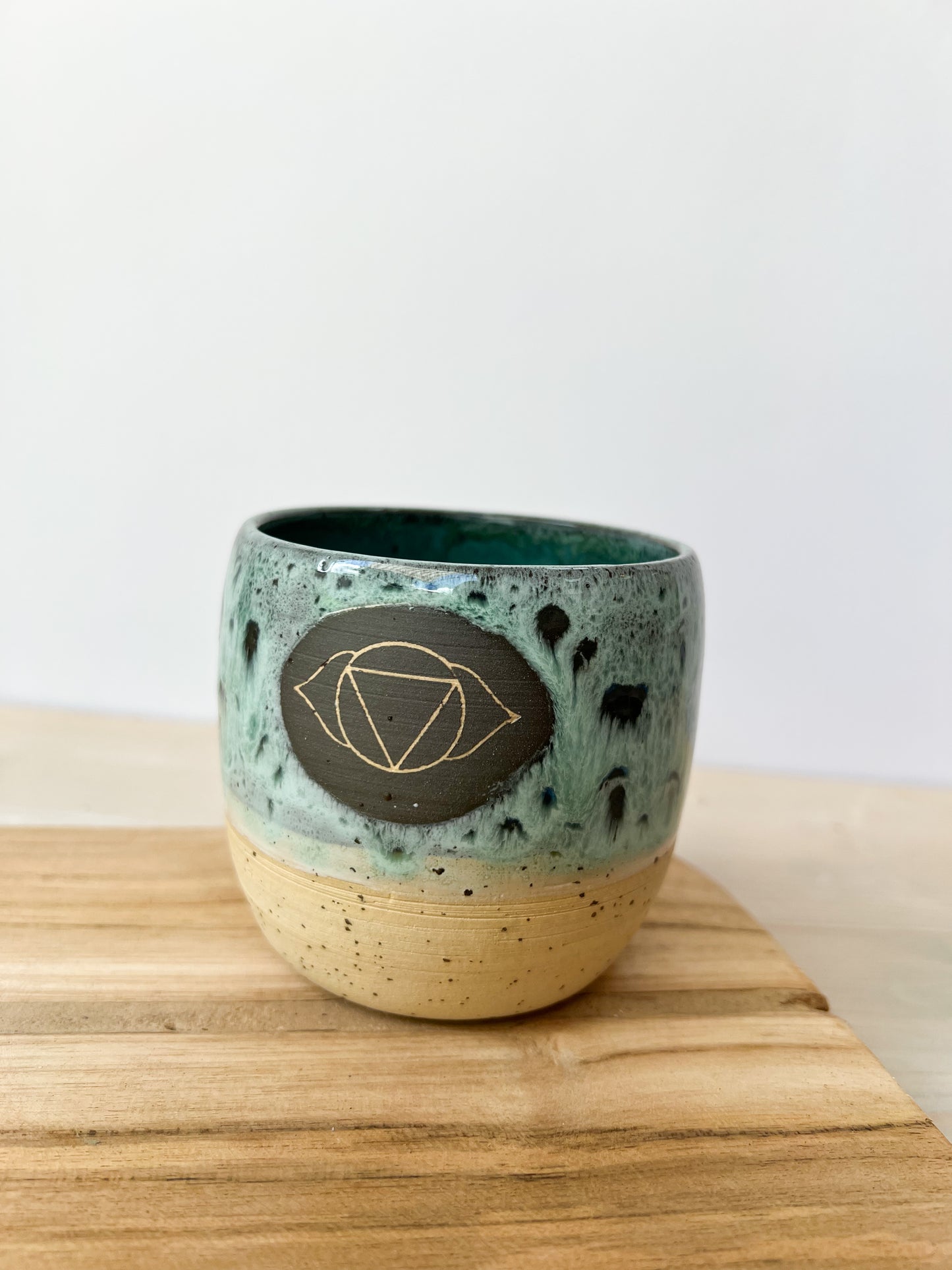 Stirn Chakra Becher