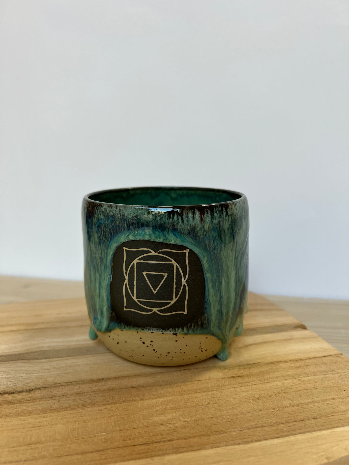 Wurzel Chakra Becher