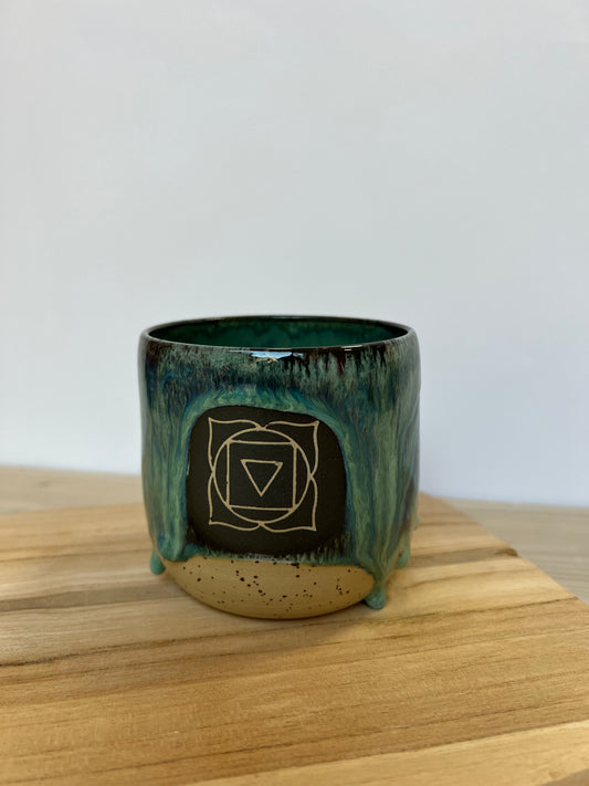 Wurzel Chakra Becher